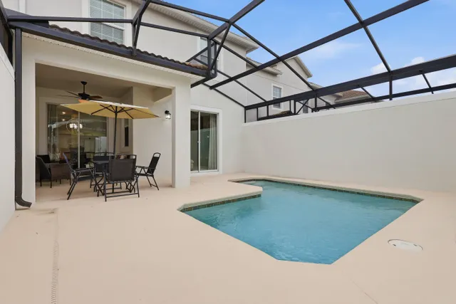 Piscina privativa do townhome de 4 quartos no Storey Lake Resort, Kissimmee