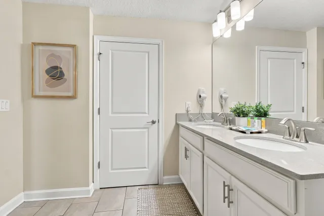 Banheiro do townhome de 4 quartos no Storey Lake Resort, Kissimmee, ângulo 3